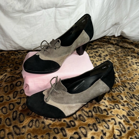 Ziera Oxford Heels 38.5 / US 7.5 – Two Tone Black & Taupe Suede Lace Up Pumps - Picture 9 of 11